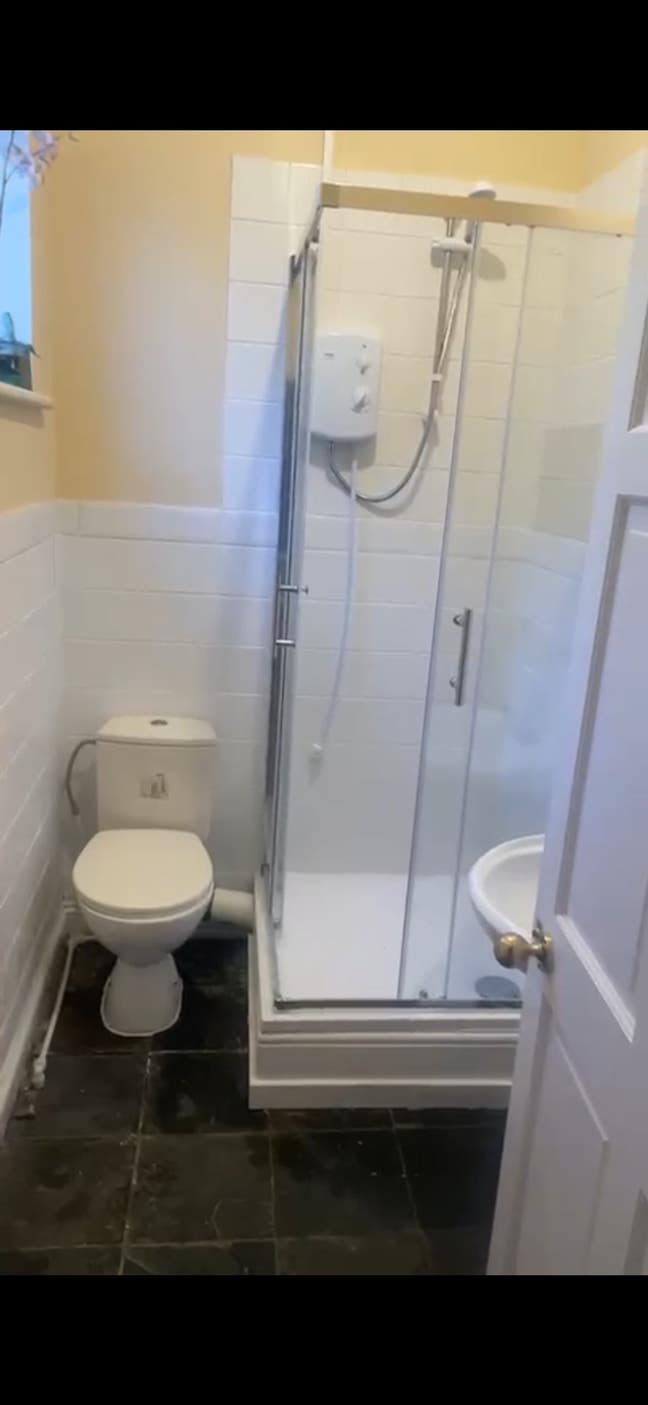 Vary large downstairs en suite  Main Photo