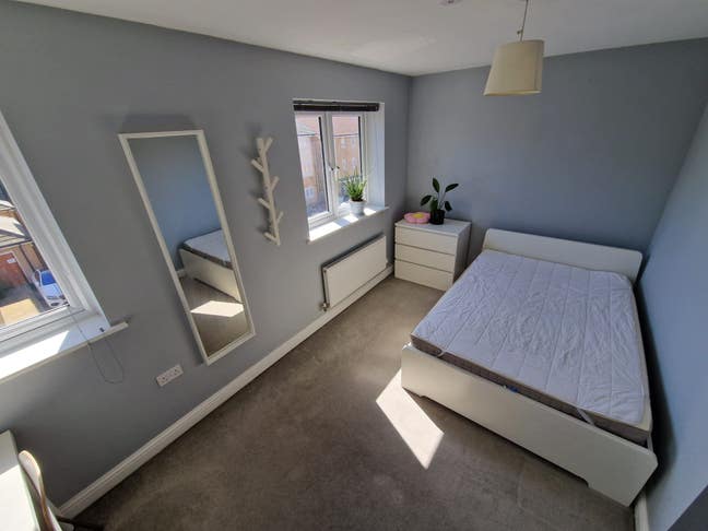 Large double room in Newbury Park Main Photo