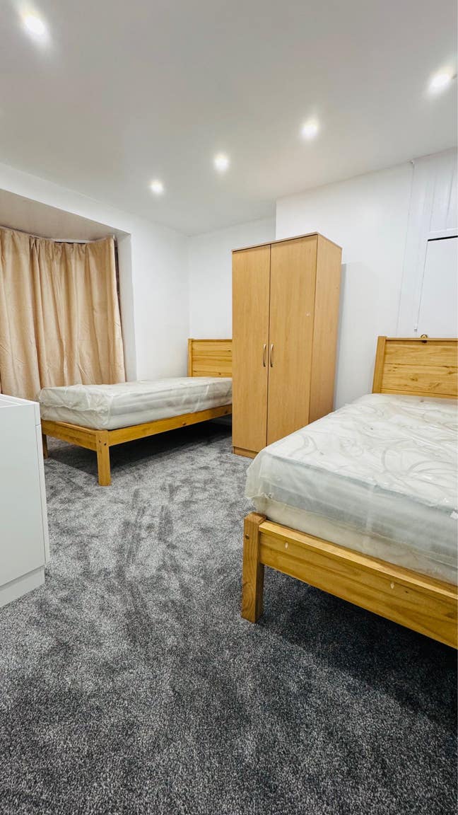 Double room to rent for single or couple  Main Photo