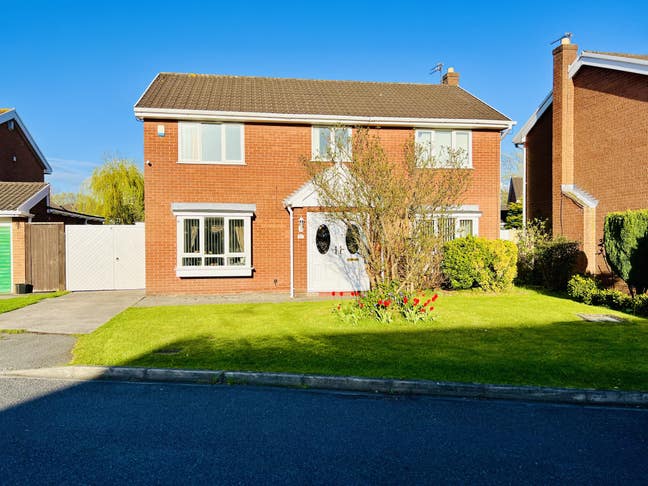 3 bedroom detached fully furnished tastefully home Main Photo