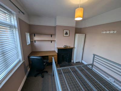 Room in shared house  Main Photo