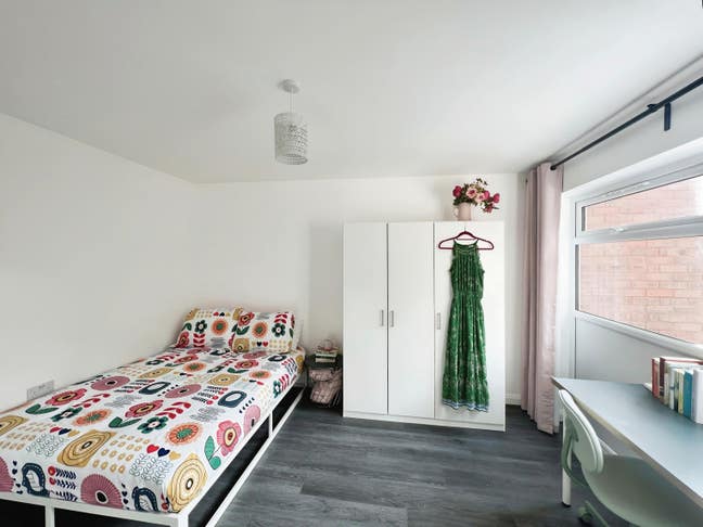 Double Room in newly rennovated house share Main Photo
