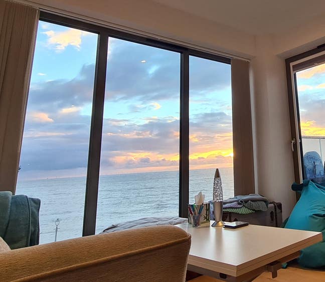 Double room in two bedroom seaside flat in Hove Main Photo