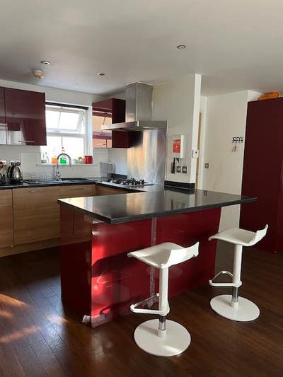 Double Room short walk to station and bus stop Main Photo