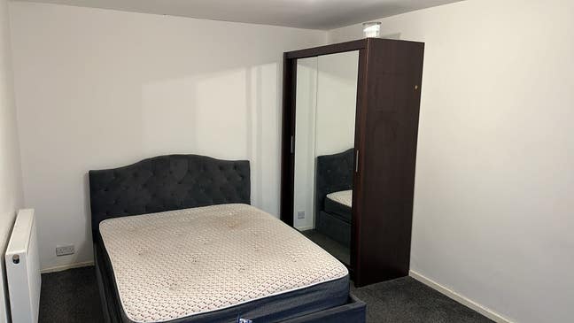 Large Double Room Available ( All Bills Included ) Main Photo