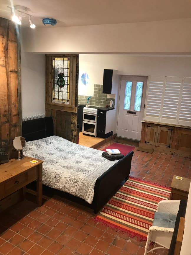Studio Flat Town Centre Main Photo