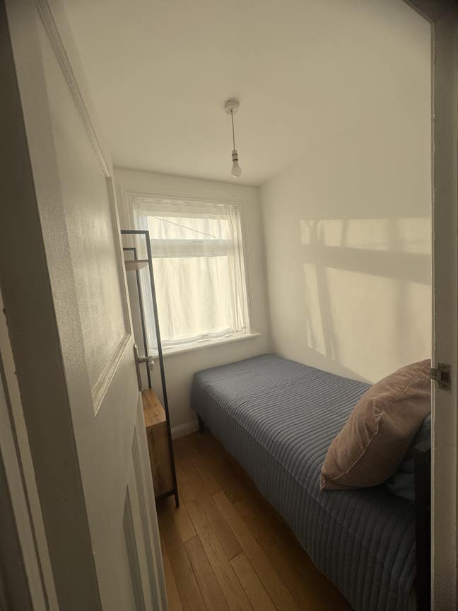 Single Room close to Enfield Town  Main Photo