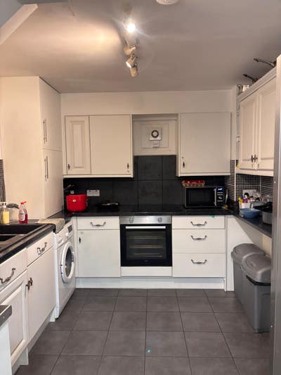 Lovely 6 bed home in BS14 With garden and large co Main Photo