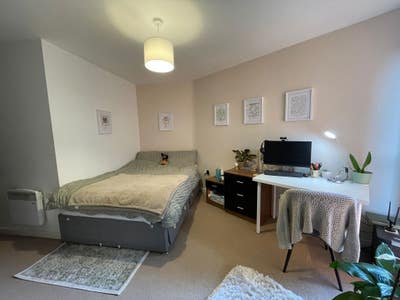 Double room available to rent Main Photo