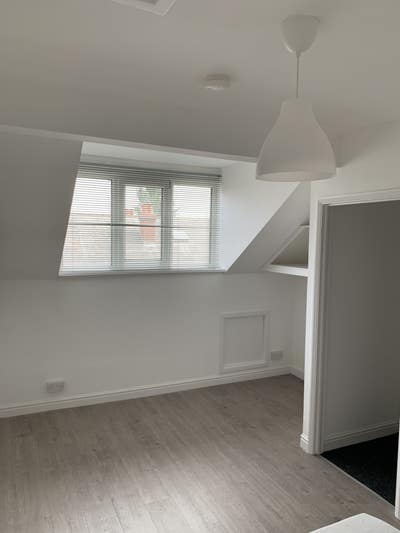 Large Modern  Attic Room - All Bills Inc  Main Photo
