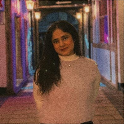 Professional Female seeks a single or double room Main Photo