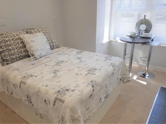 BILLS Included. Luxurious Double room. Main Photo