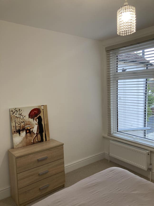 Double room in freshly refurbished house Main Photo