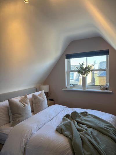 Large Double Room in Luxury Duplex Apartment Main Photo