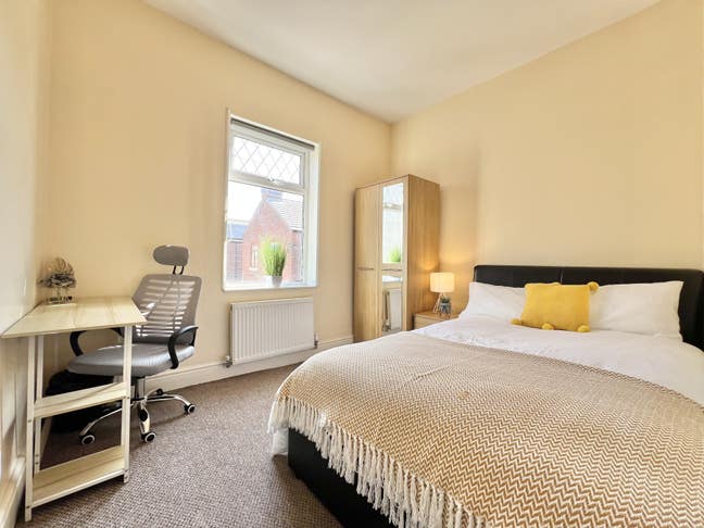 Fantastic Ensuite Rooms & Spacious Communal Area Main Photo