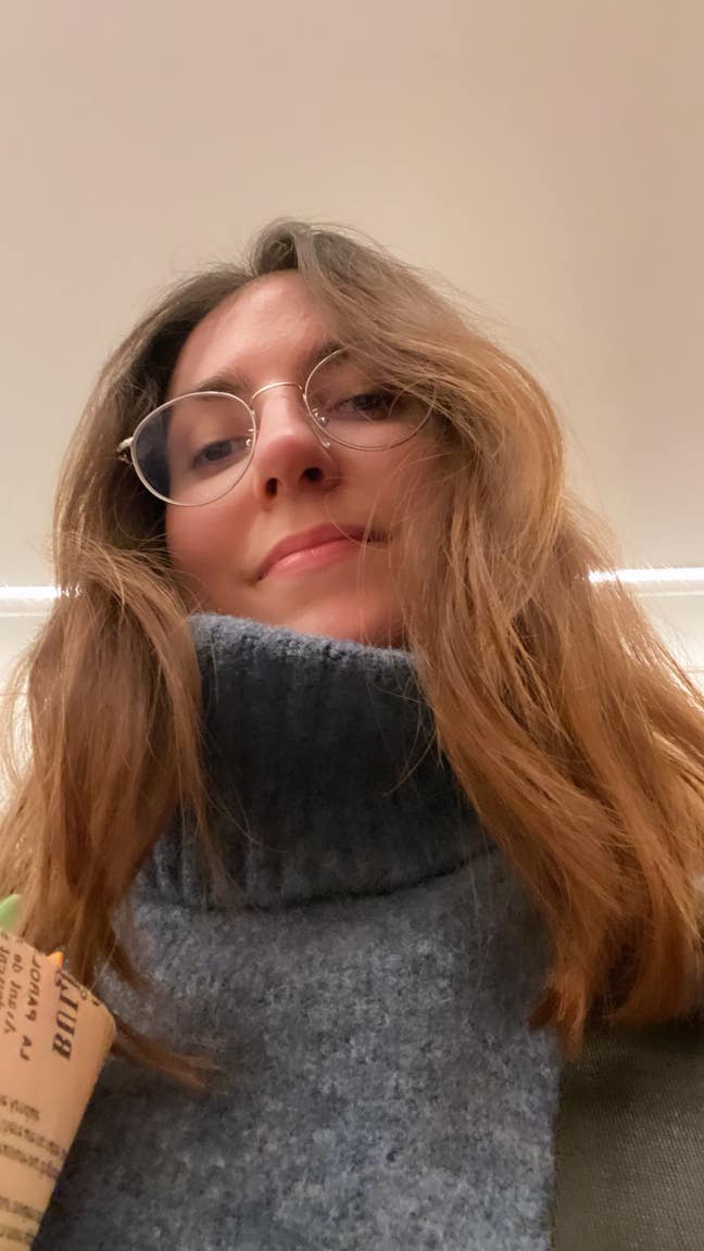 Professional female looking for a room or buddyup! Main Photo