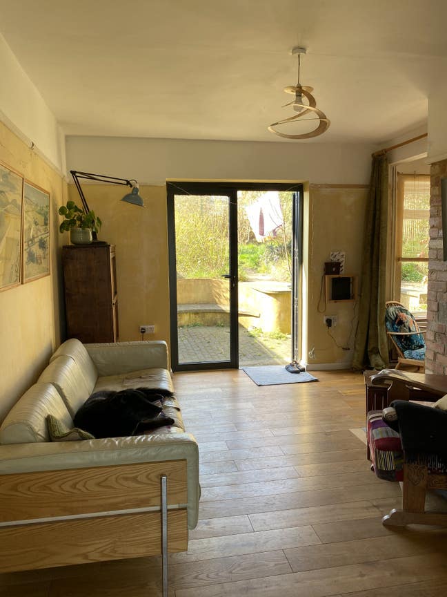 Peaceful, unfurnished west-facing double room Main Photo