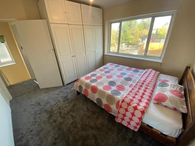 1 double bedroom with ample storage Edgware (HA8) Main Photo