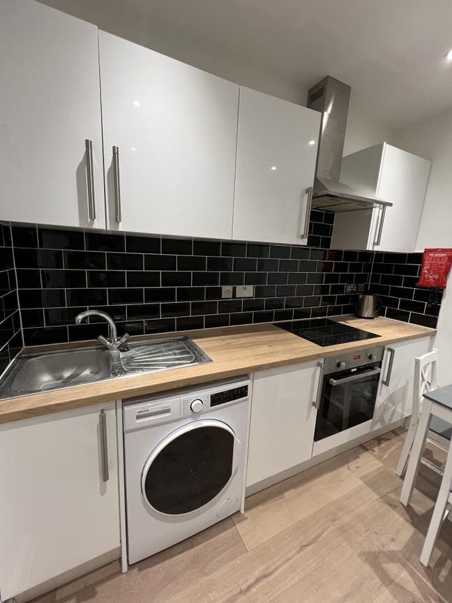 Modern 2 bed apartment. Water Included Main Photo