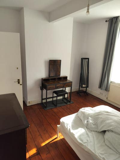 Spacious Double Room - Available from July  Main Photo