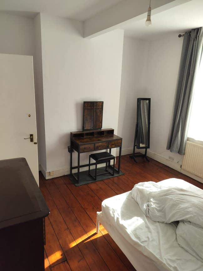 Spacious Double Room - Available from July  Main Photo