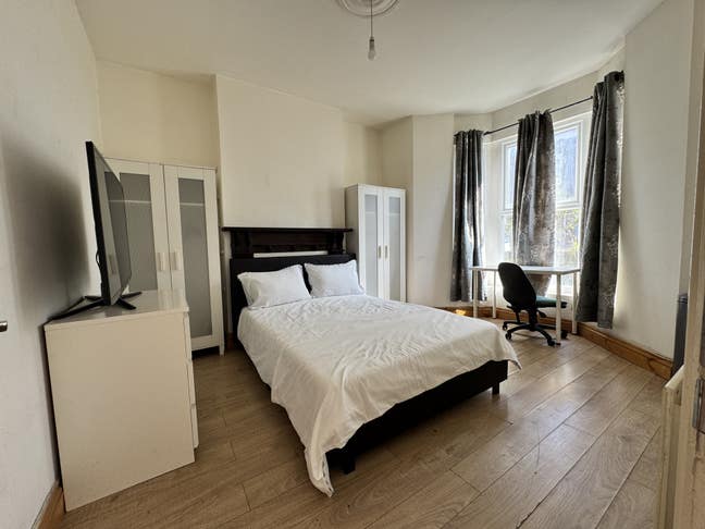 Cosy Double Room ( Victoria Line) couples allowed Main Photo