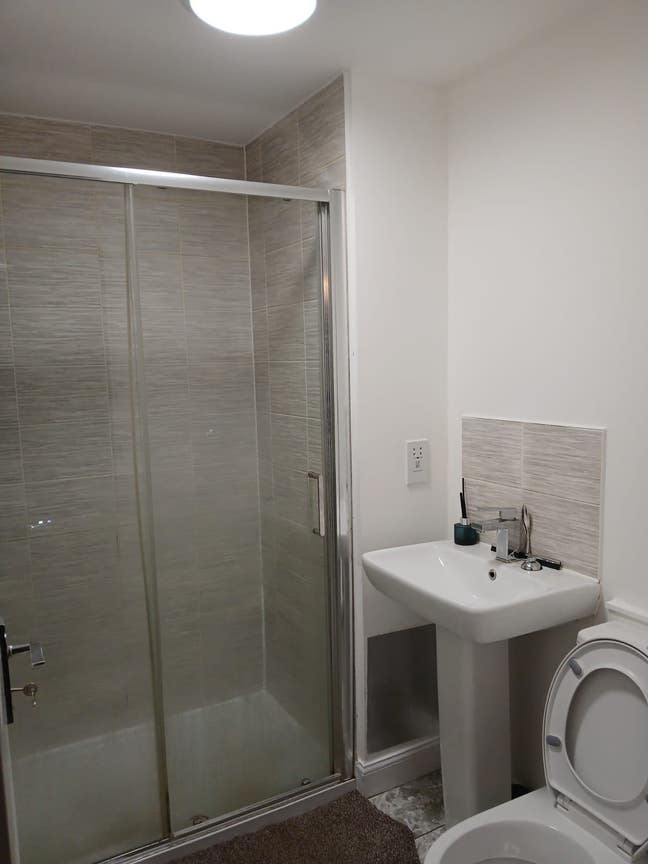 Ensuite Double Room to let in Dartford DA1 Main Photo