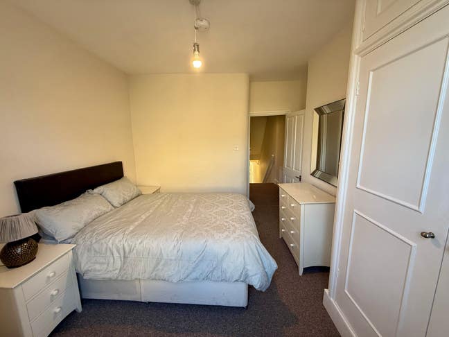 Spacious Double Room With Living Room In A Great L Main Photo