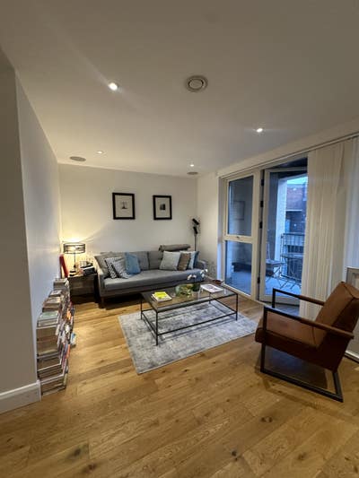 Spacious 2-Bedroom Apartment in Notting Hill Main Photo
