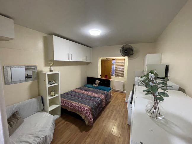 Studio Apartment in Ilford  Main Photo