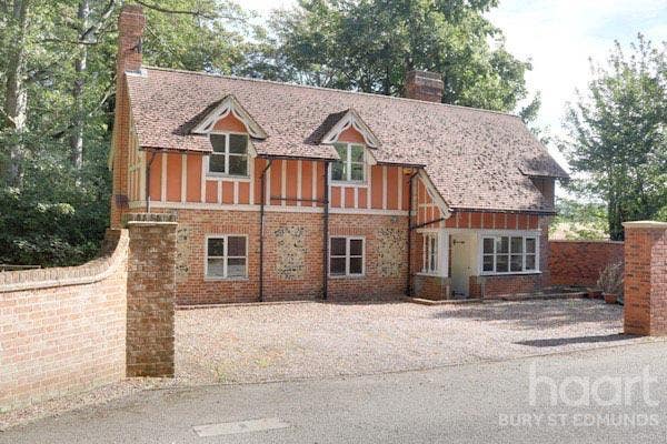 Stunning residential countryside cottage  Main Photo