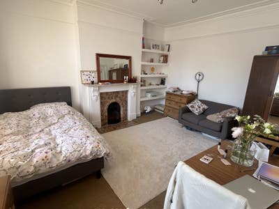 Rent includes, council tax,heating &hot water... Main Photo
