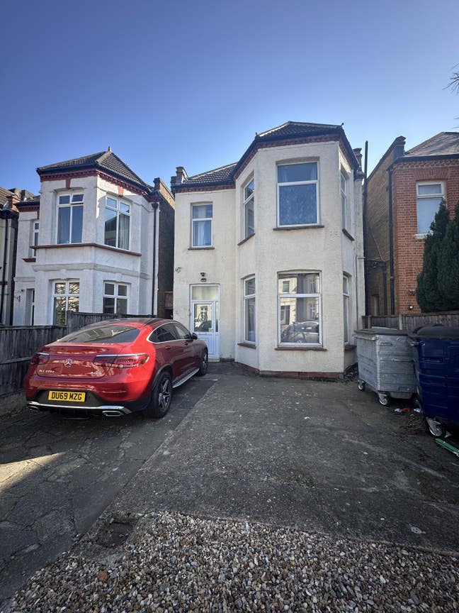 Studio in Kenton Avenue,  Harrow  HA1  Main Photo