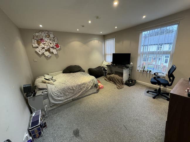 Newport Mount,  Burley, LS6 3BD Main Photo