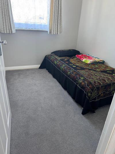 A beautiful single bedroom in Elm Park Main Photo