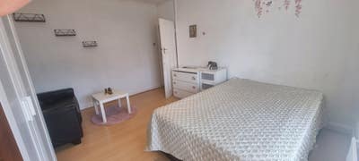 Large Double room in Whetstone N20 0TX Main Photo
