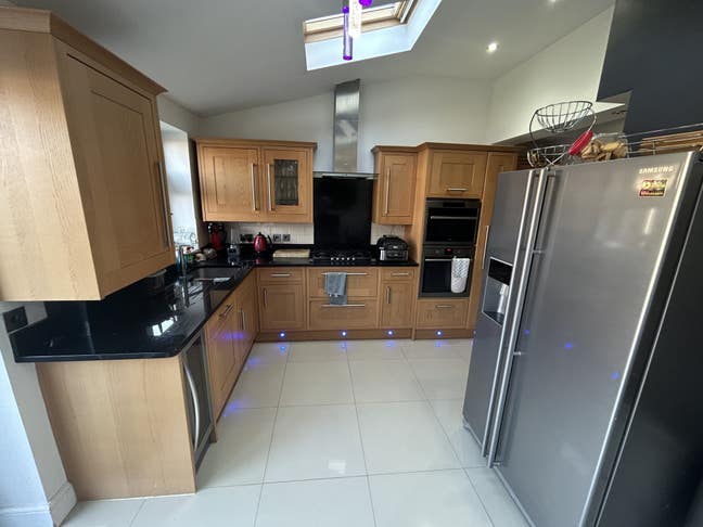 Double Room in E4  Main Photo
