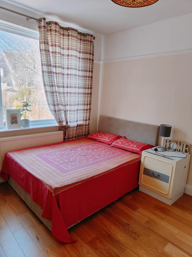 Double bed room available  Main Photo