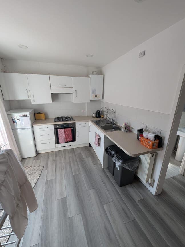 Modern flat, looking for a flatmate and friend :) Main Photo