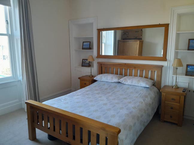 West End Large Room & Private Bathroom Main Photo