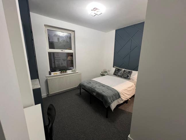 Contemporary fully furnished room with ensuite Main Photo