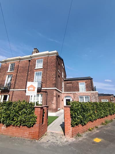 🏘️ Premium En Suite in Warrington | Modern Living Main Photo
