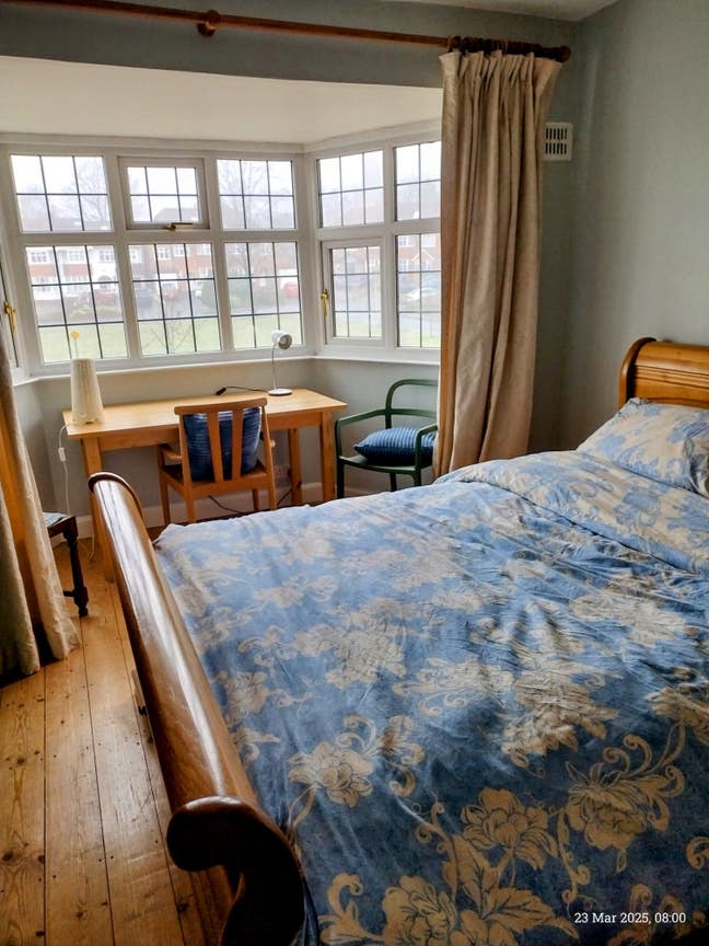 Luxury large double bedroom with study Main Photo