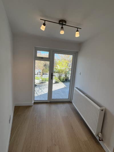 Bedsit/small studio available  Main Photo