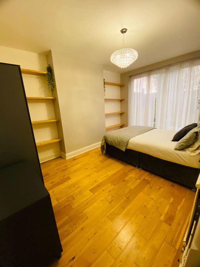 A Cosy Bedroom Haven in Bromley (Surrey Road) Main Photo