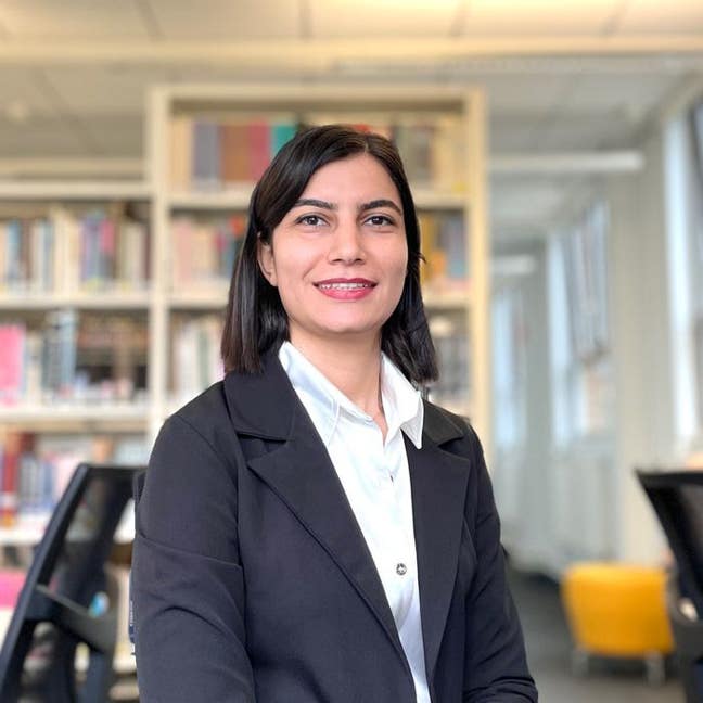 I am a professional female aged 29. I am look... Main Photo