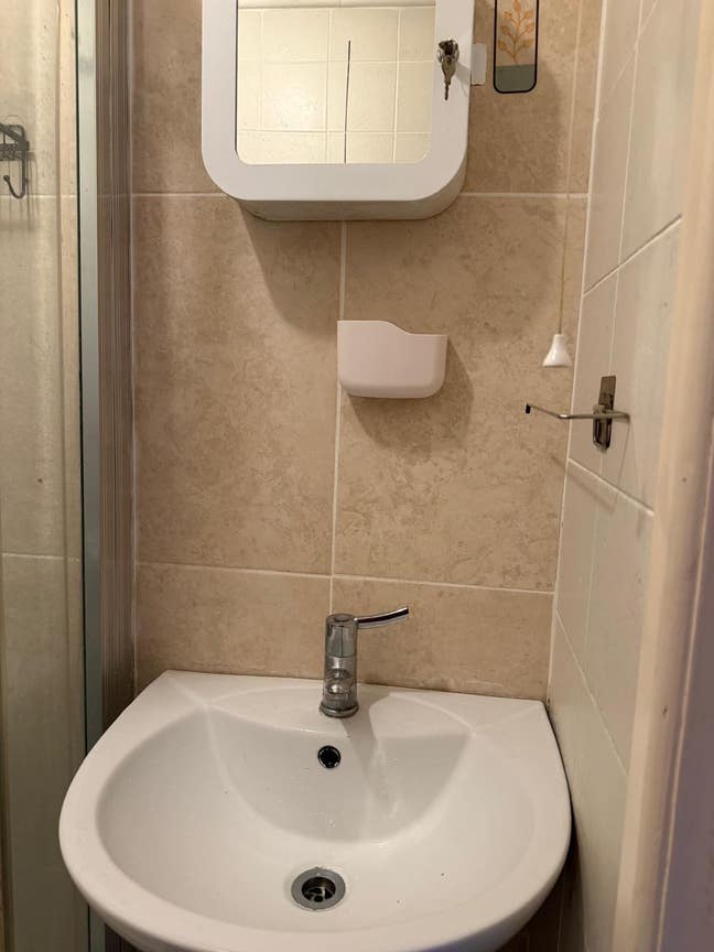 Hatfield studio ex bills near town center  Main Photo