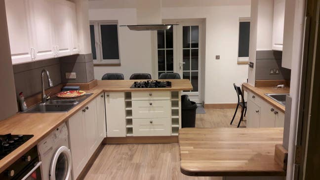 Nice double rooms to rent in prime location!!! Main Photo