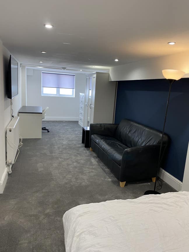 Exceptionally  Large Open Plan Room & En suite .  Main Photo