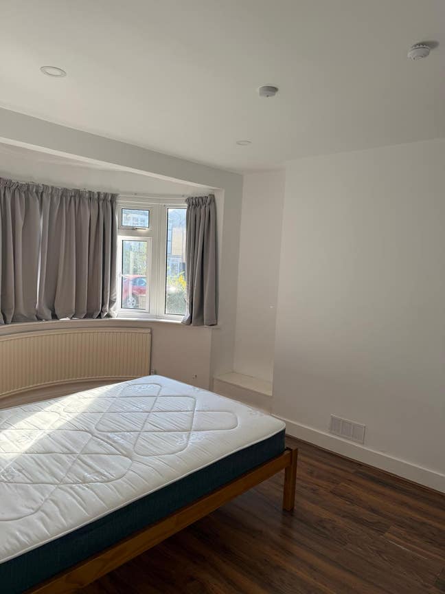 Double Room Rayners Lane Harrow Middx (Ove)  Main Photo